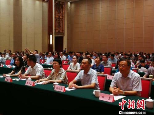 20日，太原市侨联青年委员会和太原市海外归国人员协会成立。杨杰英 摄