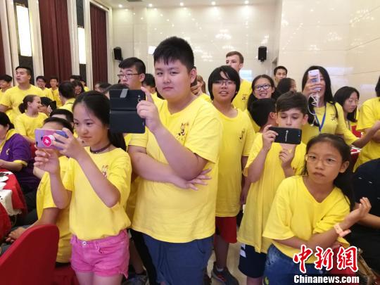 华裔青少年：做中国文化的传承人和传播者