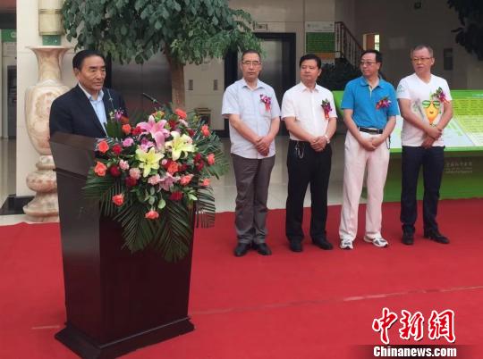 图为“完美森林资助·青海贫困家庭疝气患儿手术康复项目”启动仪式现场?！≈有?摄