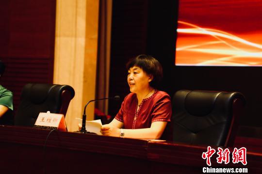 中国侨网山西省侨联党组书记、主席王维卿表示，侨界青年和海归朋友既熟悉中华传统文化，又了解当今世界发展趋势。　刘文奇　摄