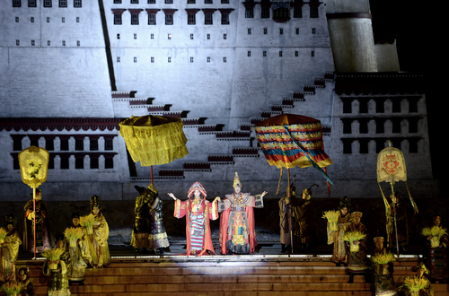 文成公主和松赞干布在布达拉宫下