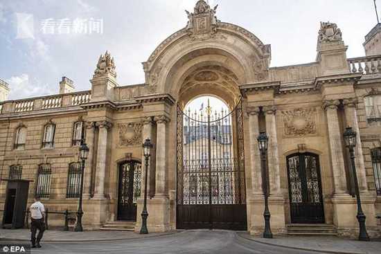 马克龙否认与打人保镖有不伦关系:没给他核按钮