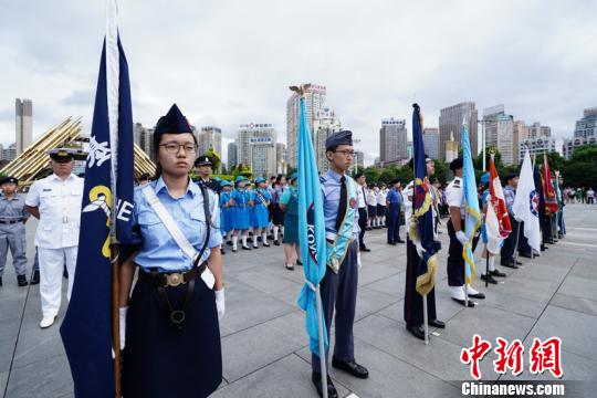 “相聚国旗下”活动现场图。贺俊怡 摄