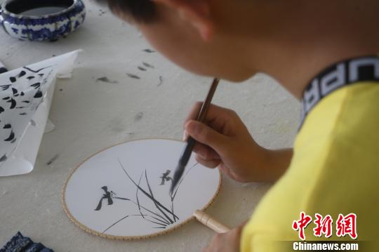 50余名海外华裔青少年安徽“零距离”触摸中华传统文化