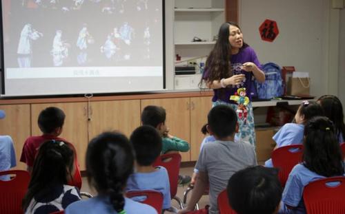 中国侨网课堂授课。