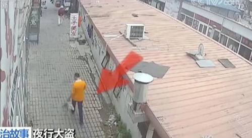 盗贼自学开锁技术学影视剧作案 逃跑时故意兜圈子