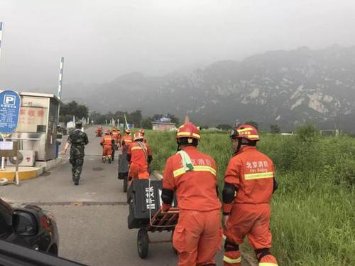 探访北京龙泉寺：凤凰岭景区封山闭区 消防队进驻