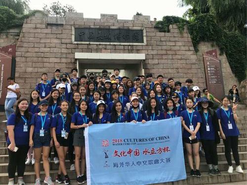 中国侨网长城合影。