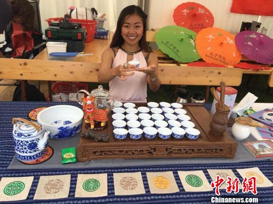 品中国茶。奥迪孔院供图