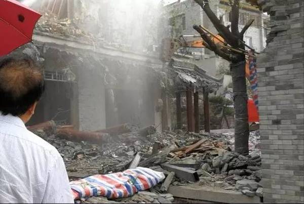 秦岭大片别墅违建，中央重拳整治！但一栋房子5天都没拆完……