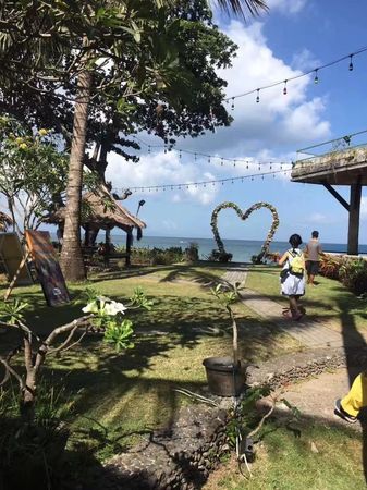 印尼龙目岛7级强震 40多名中国人被困山顶待救援 