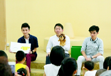 首都小朋友听台湾哥哥讲故事（资料图片）