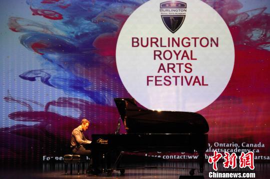 现场钢琴独奏?！∮嗳鸲?摄