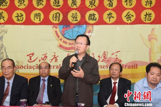 图为访问团团长、广东省侨办副主任郑建民致辞。莫成雄 摄