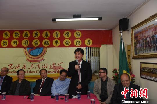 图为巴中工商文化总会会长李浓忠致辞。莫成雄 摄