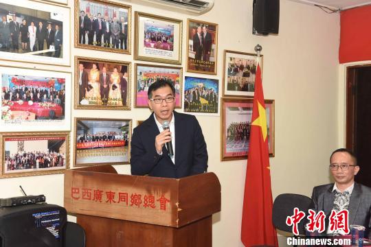 图为巴西坎皮纳斯地区华人协会会长郑杰波致辞。莫成雄 摄