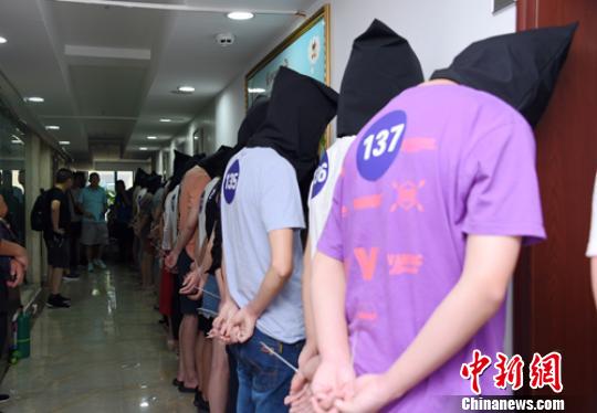 清查和抓捕现场。 乐山警方供图