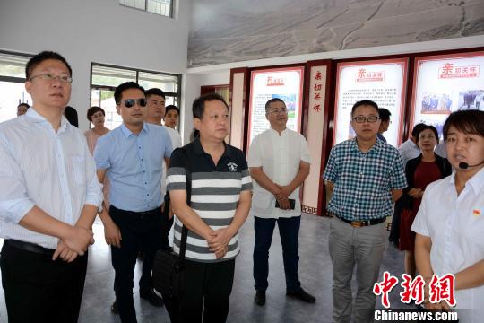 中国侨网致公党福建省委帮扶小组考察调研渭源元古堆村扶贫工作?！≌沤鸫ā∩? style=