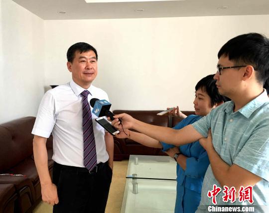 董家鸿院士接受媒体采访?！⊙罘?摄