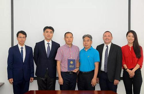 川航“英雄机长”刘传健被清华大学经管学院录取