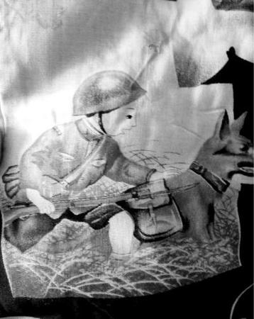 日本童服印侵华图案 收藏家展出侵华日军罪证