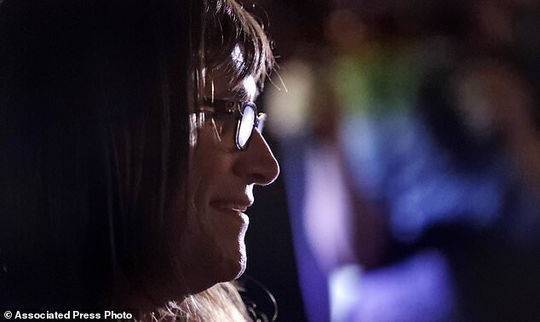 美国或迎来首位变性女州长：她2年前变性 曾是CEO