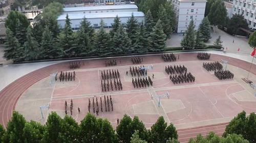 郑州中专常年军训致学区房变噪音房 居民投诉无解