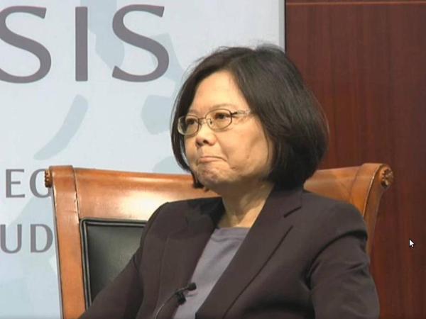 蔡英文又要过境美国 台网友建议:当地台商全公休