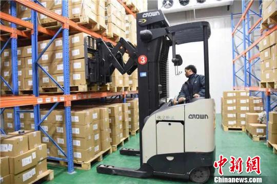 近九万支五联疫苗运抵杭州缓解长三角缺货现状