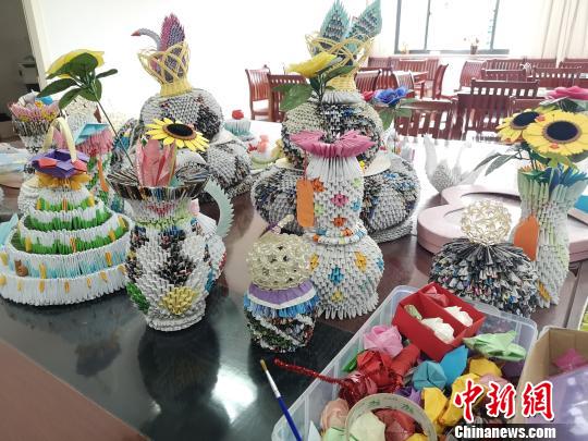 精神科康复区内的患者作品展示?！≌澎匣?摄