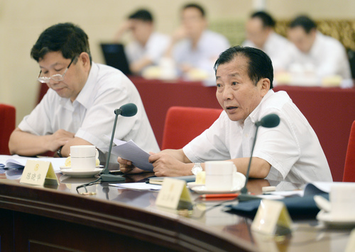 陈晓华委员发言。