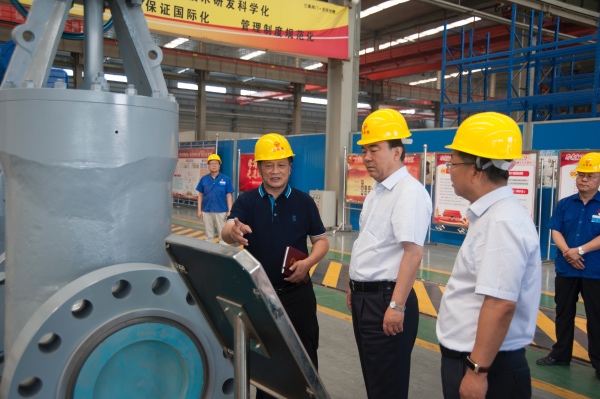 马廷礼调研非公企业和商会时强调  主动搭建平台 优化营商环境