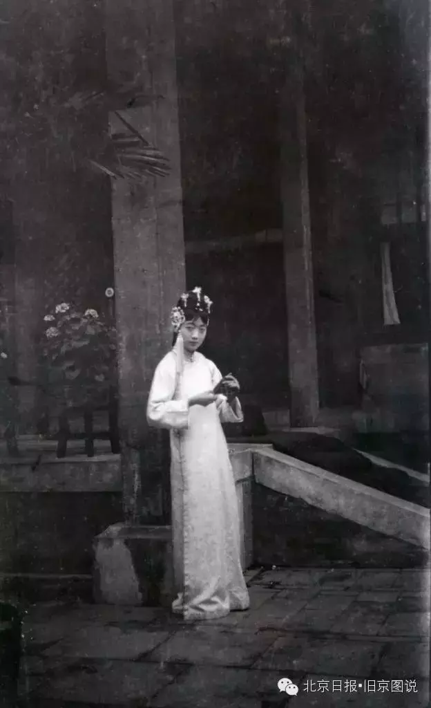 故宫养心殿房梁取出罕见宝匣 标注年款嘉庆六年