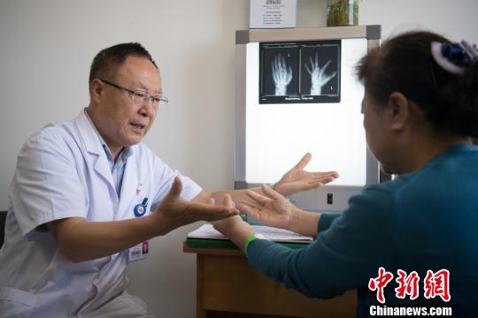 山西“白求恩式好医生”获得者：待患者要有爱心