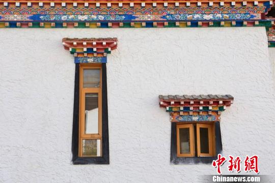 图为9月11日，鲁朗的特色藏居?！÷忱示扒芪?摄