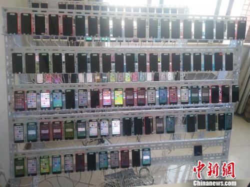 长沙线尚科技用大量苹果5C手机批量注册虚假互联网平台账号 广西贵港警方 摄 长沙线尚科技用大量苹果5C手机批量注册虚假互联网平台账号 广西贵港警方 摄