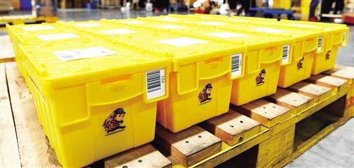 江苏南京苏宁云仓物流基地的“共享快递盒”。 新华社记者 李 博摄