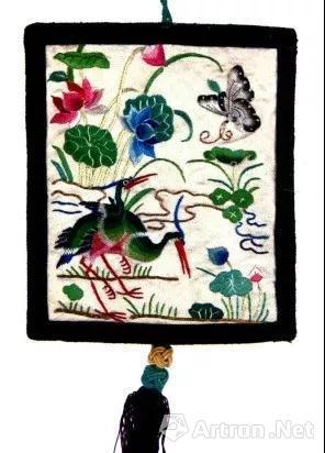 清代“一路连科”绣荷包