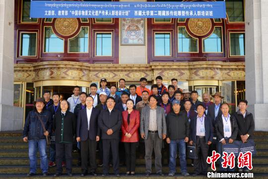 西藏对雕塑非遗传承人进行培训提升美学素养