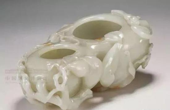 葫芦形水盂 国家博物馆藏故宫博物院藏清代乾隆白玉葫芦式烟壶，小巧别致。