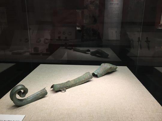 这是三星堆出土的商代铜蛇，没想到居然是神物。