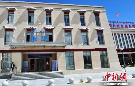 西藏眼疾患者获北京专家免费手术治疗