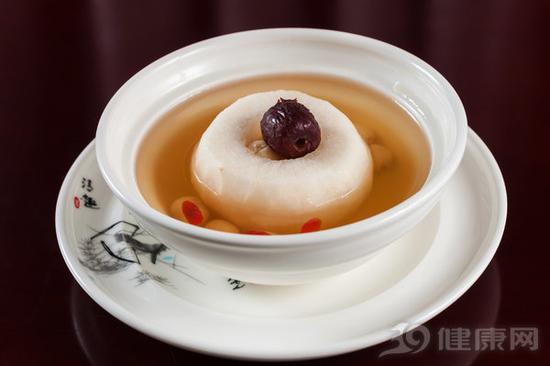 秋季润肺佳品：川贝雪梨炖猪肺