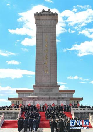 9月30日，烈士纪念日向人民英雄敬献花篮仪式在北京天安门广场隆重举行。 新华社记者 申宏 摄