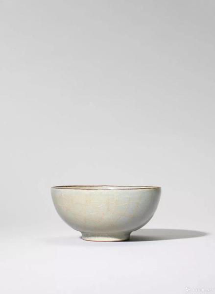 拍品编号28 南宋 龙泉窑仿官窑小盌