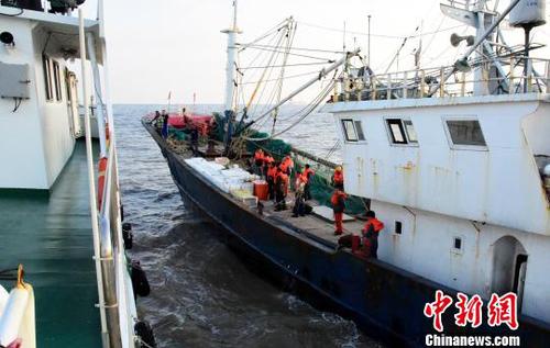 图为救援现场?！±钗?摄