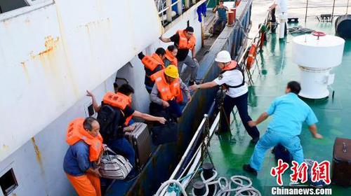 图为救援现场?！±钗?摄