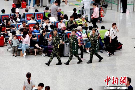 国庆“守卫者”：站好岗是对祖国最长情的“告白”