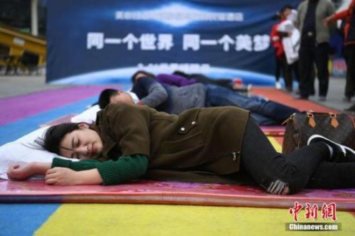 资料图：重庆某地举行的“健康睡眠远离慢病”主题活动。 陈超 摄