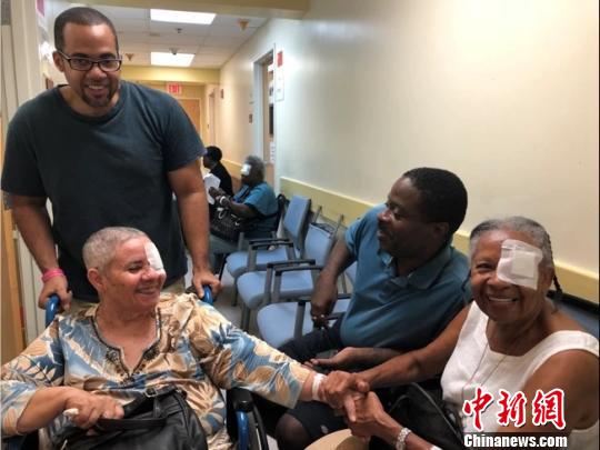 中国(北京)光明行项目专家组赴北美洲加勒比地区的安提瓜和巴布达，开展为期两周的白内障筛查与手术“光明行”活动。北京同仁医院供图